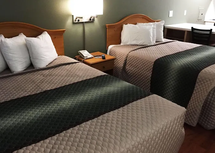Hometowne By Red Roof - Black Canyon Highway Motel